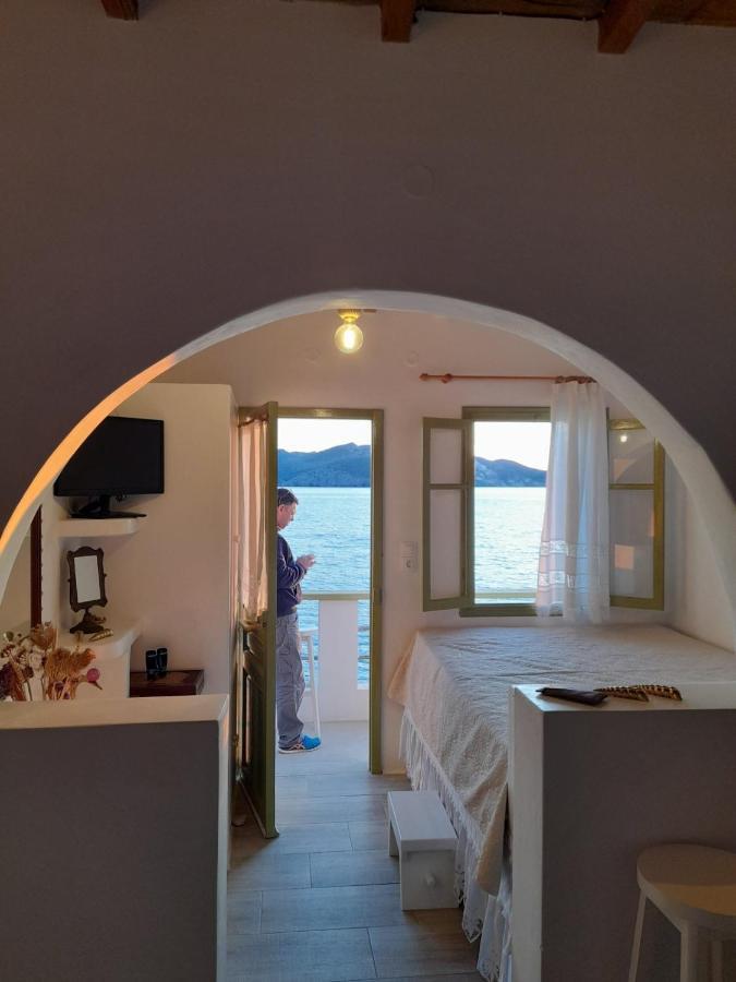 Milos By The Sea - Eco House Plaka  Buitenkant foto