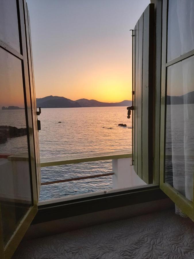 Milos By The Sea - Eco House Plaka  Buitenkant foto